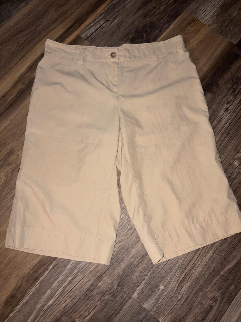 Weatherproof Women's Cream Bermuda Shorts Size 10  with Pockets 14" Inseam Ny Po
